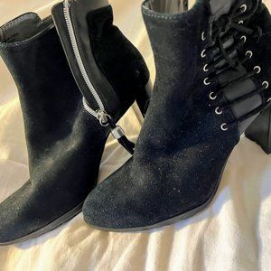 Adrienne Vittadini black zip up ankle boots